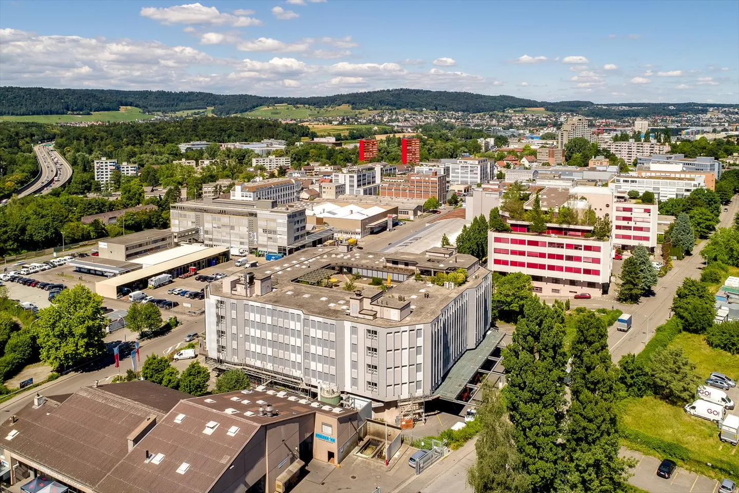 Edificio commerciale ACHTECK direttamente all'uscita autostradale di Urdorf-Nord - Foto 2 di 3