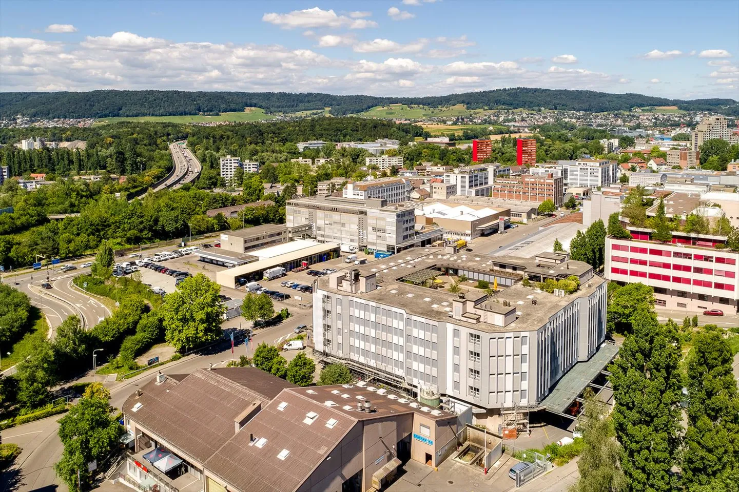 Edificio commerciale ACHTECK direttamente all'uscita autostradale di Urdorf-Nord - Foto 3 di 3