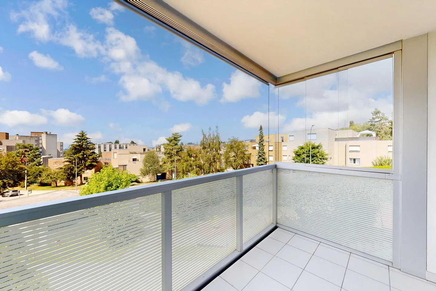Geräumige 3,5 Zimmer in einem schönen Viertel - Foto 3 von 6