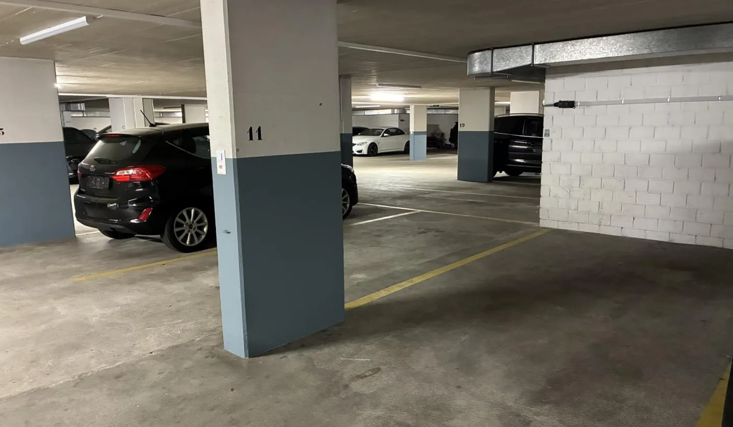 Place de parking dans le garage souterrain - Photo 1 sur 2