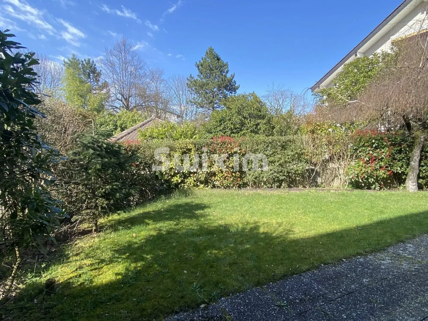 Charming Renovated Apartment - Photo 12 of 13