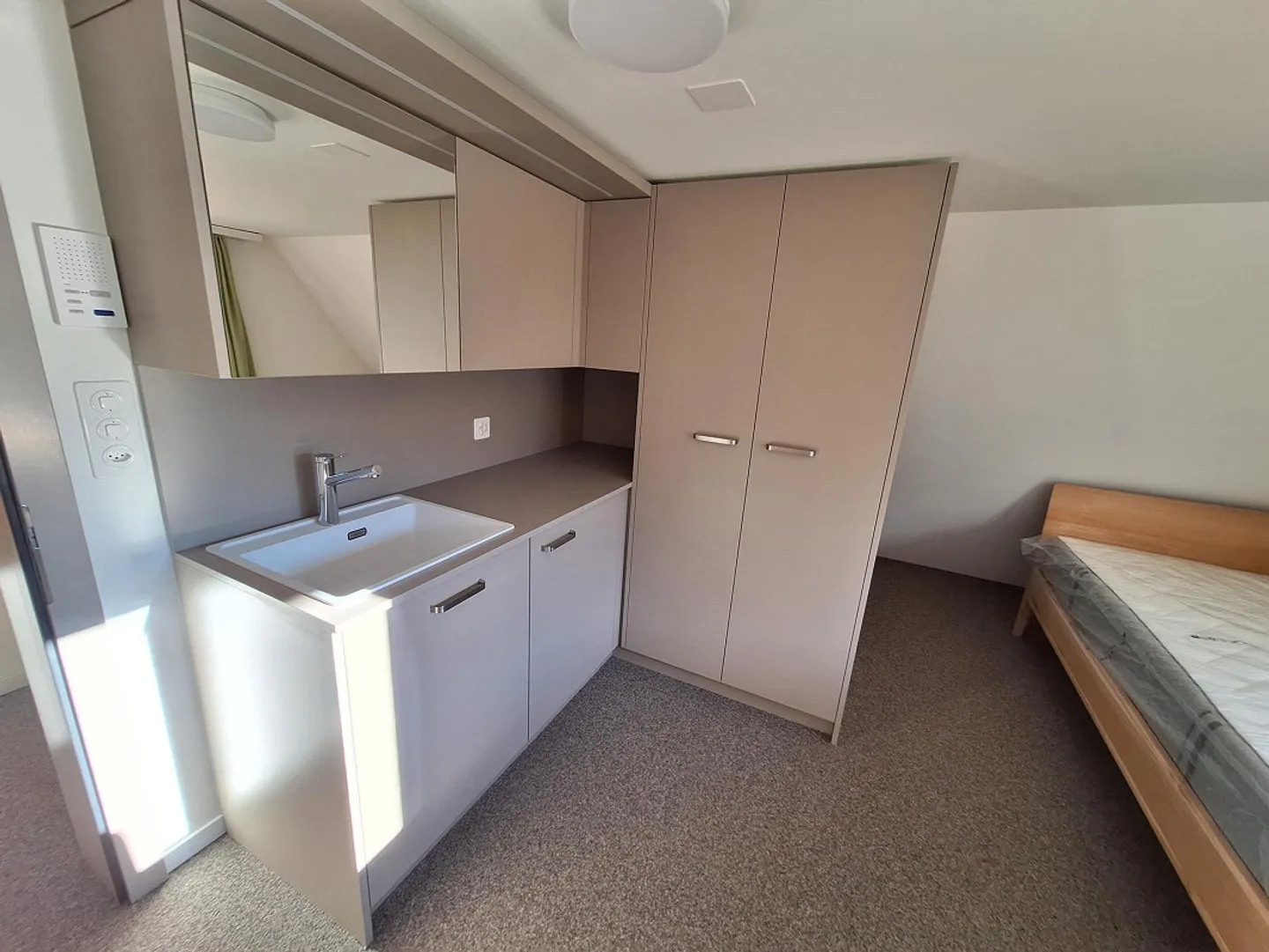 Cozy furnished room in idyllic surroundings - Photo 5 of 8