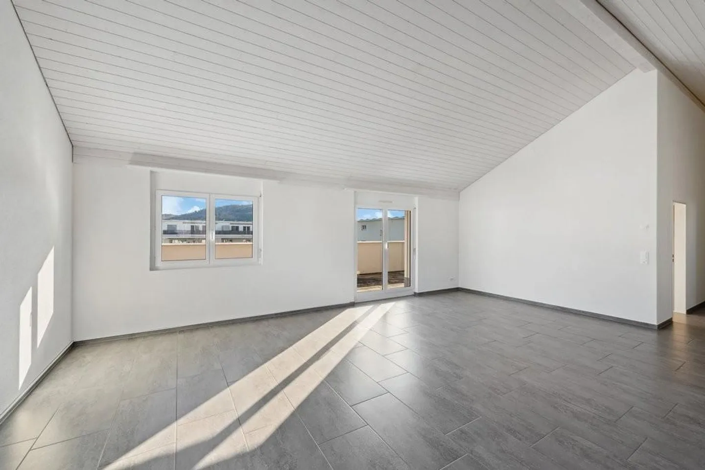 Modernes Apartment mit zwei Terrassen - Foto 4 von 9