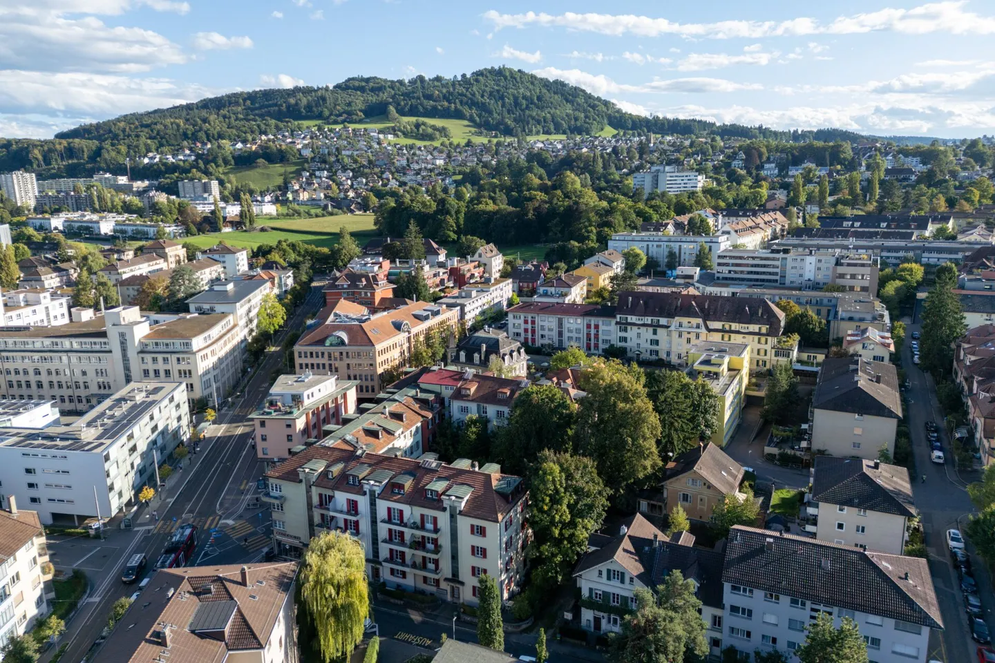 Furnished 2.5 Room Business Apartment with the Theme Le Corbusier - Photo 3 of 13