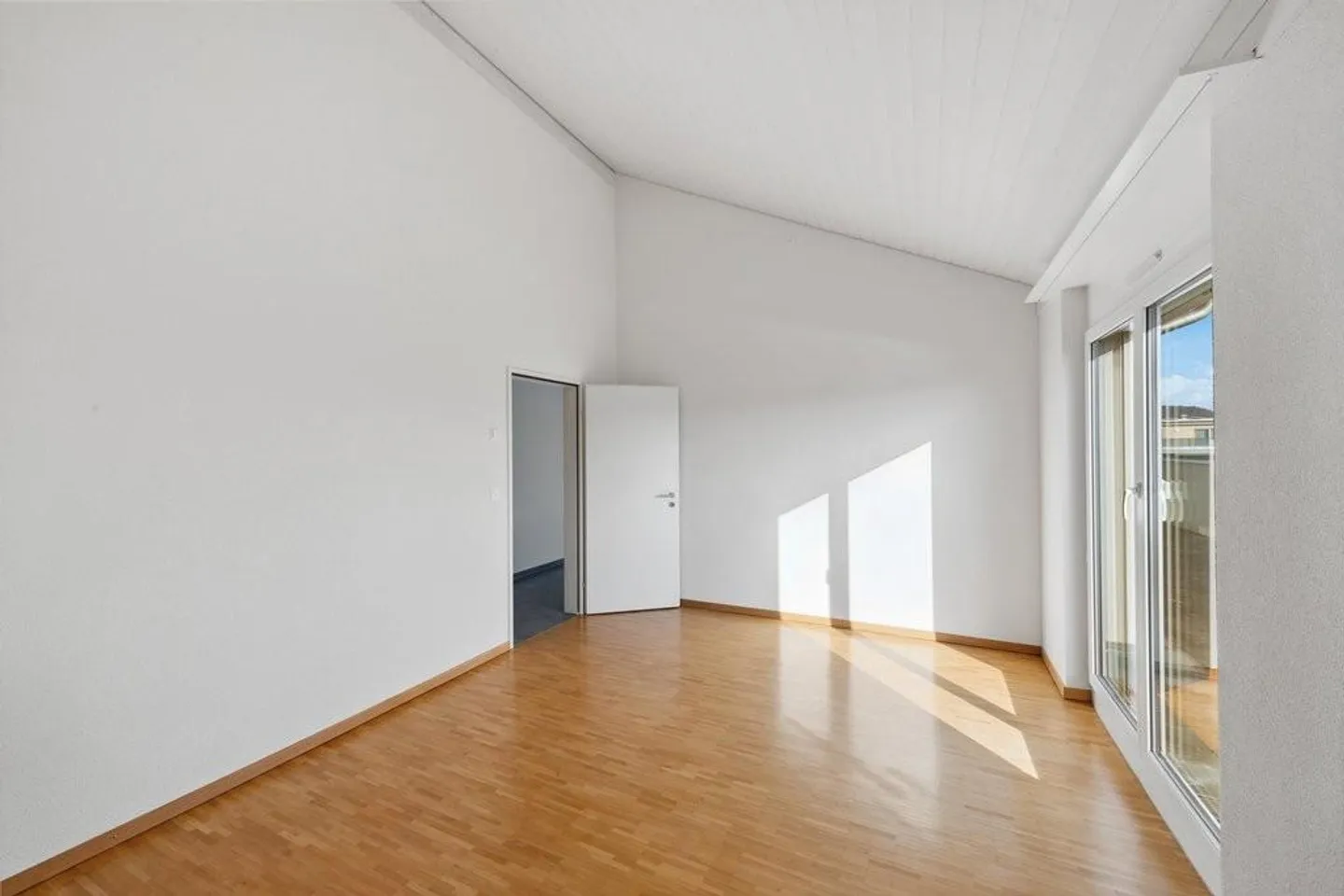 Modernes Apartment mit zwei Terrassen - Foto 6 von 9