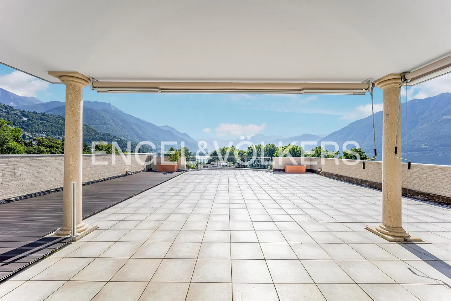 Attico con terrazza panoramica vicino al lago (113) - Foto 1 di 10