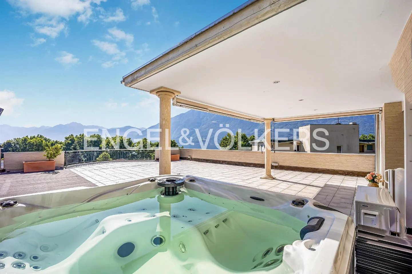 Attico con terrazza panoramica vicino al lago (113) - Foto 2 di 10