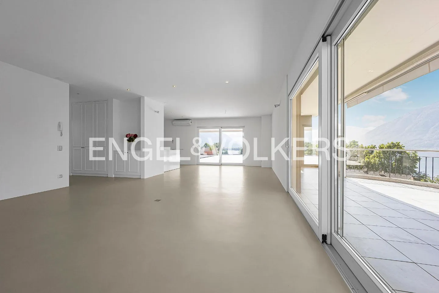 Attico con terrazza panoramica vicino al lago (113) - Foto 3 di 10