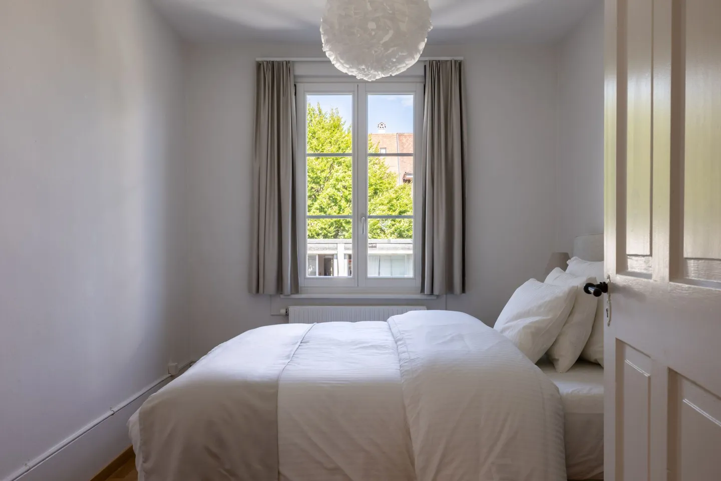 Furnished 2.5 Room Business Apartment with the Theme Le Corbusier - Photo 6 of 13