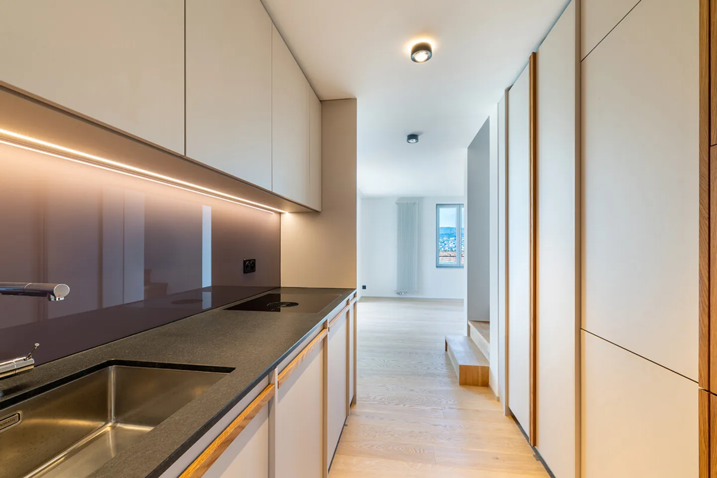 Küsnacht : penthouse entièrement rénové et stylé avec vue sur le lac - Photo 3 sur 6