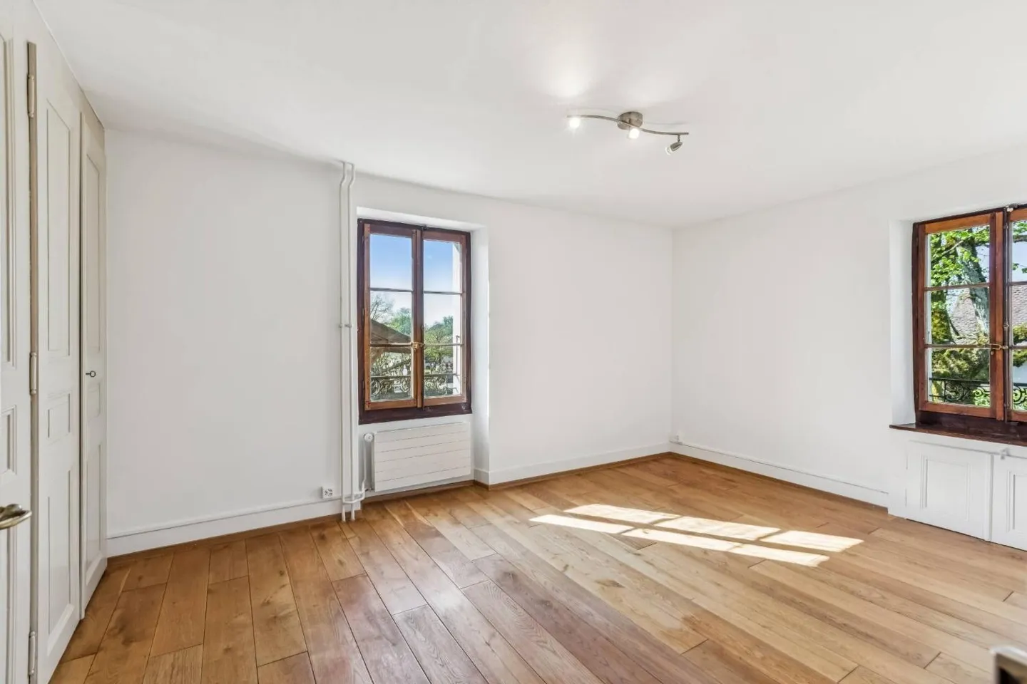 CHARM and VOLUME for this large house in the village - Photo 8 of 13