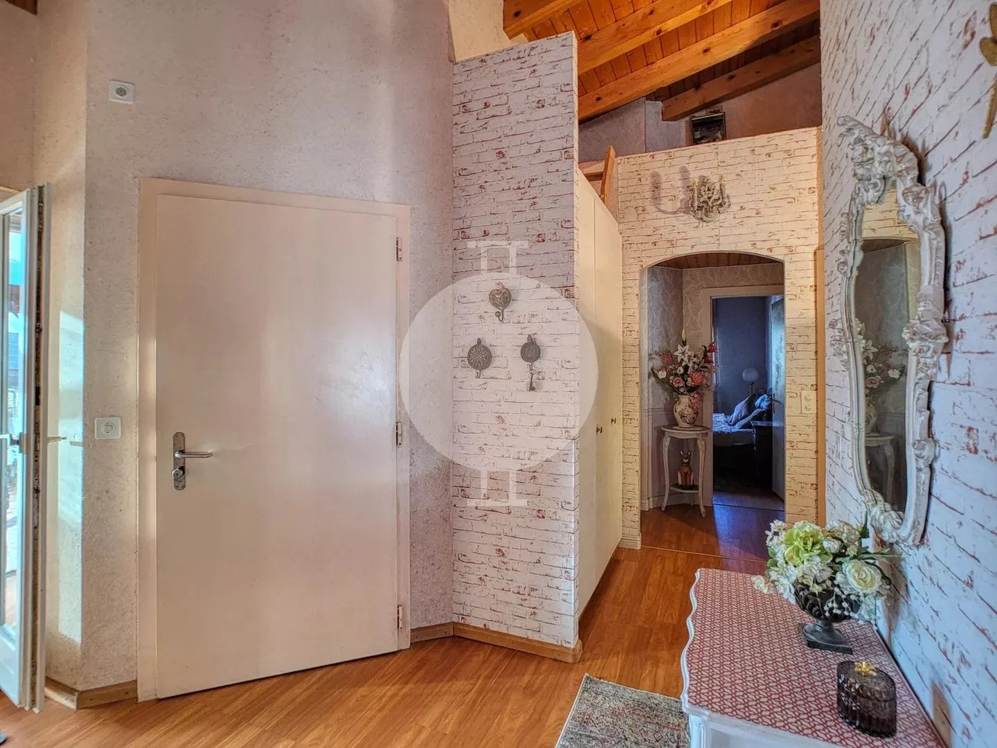 Magnificent, bright attic with large terrace and panoramic view of the Rhône valley, including parking space - Photo 9 of 13