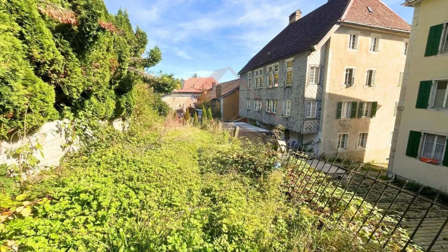 Sonvilier (BE) - flaches Baugrundstück von 1.200 m² nach Süden ausgerichtet, ideal für 2 Villen oder 3-4 Reihenhäuser (CHF 299'000) - Foto 7 von 10