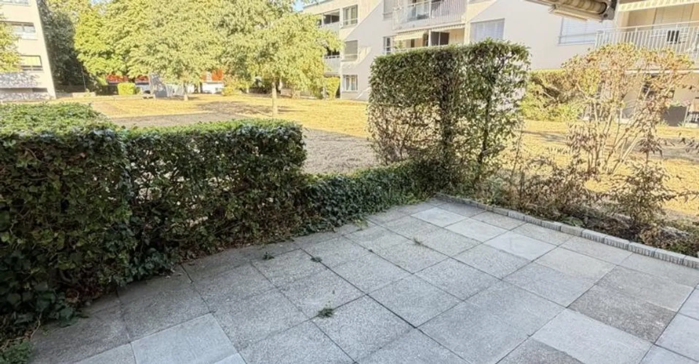 Living in the Green, near Lenzburg Station - Photo 9 of 10