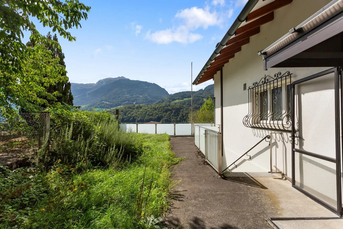 maison bifamiliale extraordinaire dans un emplacement sensationnel - Photo 2 sur 11