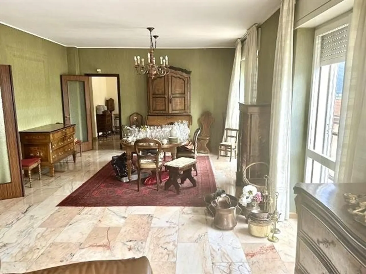 «4 1/2-Zimmer-Dachwohnung an sehr ruhiger, sonniger Aussichtslage / appartamento ultimo piano di 4 1/ 2 locali molto tranquillo, soleggiata bella vista» - Foto 2 von 20