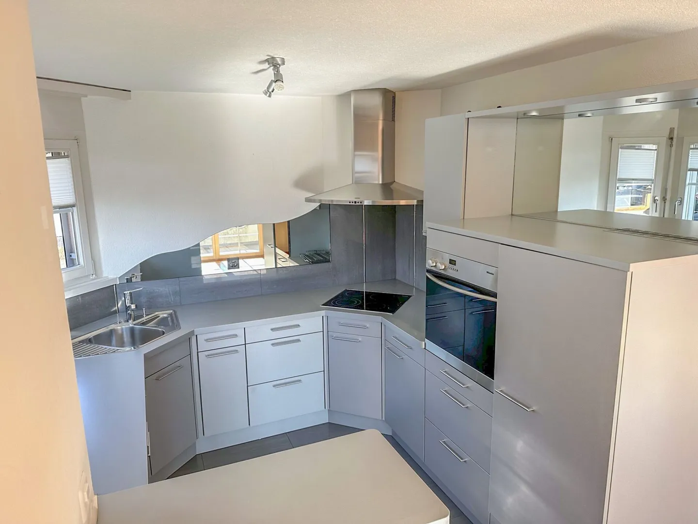 Helle 5.5-Zimmer-Wohnung - Foto 2 von 17