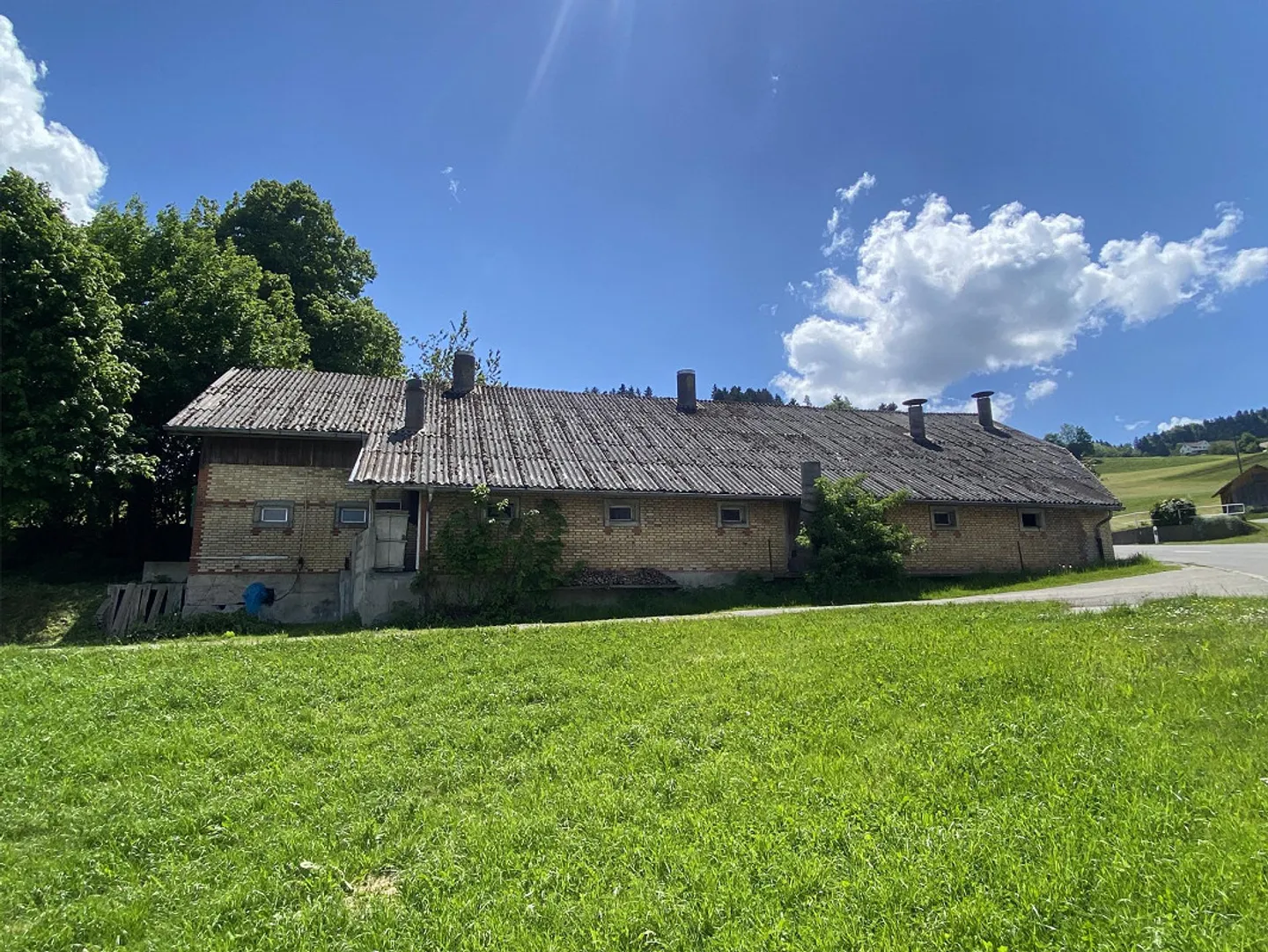 Propriété commerciale spacieuse avec 638m² et 1578m² de terrain - Photo 1 sur 8