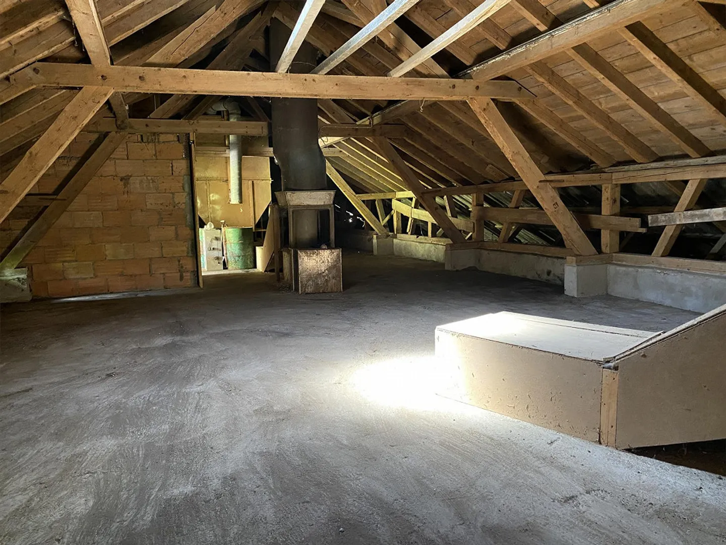 Propriété commerciale spacieuse avec 638m² et 1578m² de terrain - Photo 2 sur 8