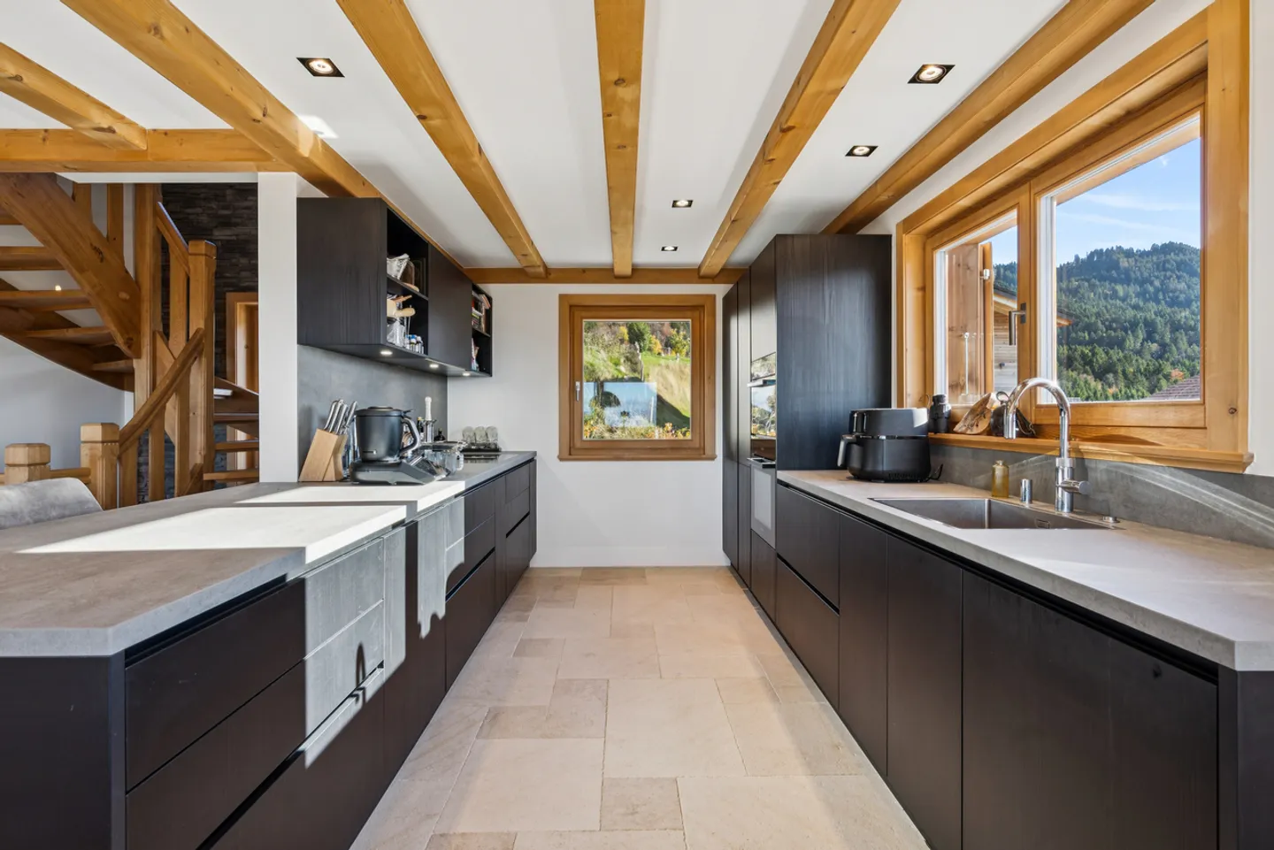 Stunning chalet on the heights of La Roche - Photo 3 of 10