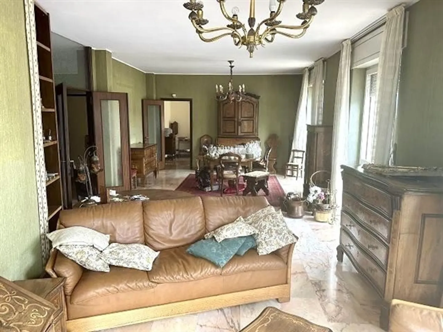 «4 1/2-Zimmer-Dachwohnung an sehr ruhiger, sonniger Aussichtslage / appartamento ultimo piano di 4 1/ 2 locali molto tranquillo, soleggiata bella vista» - Foto 3 von 20