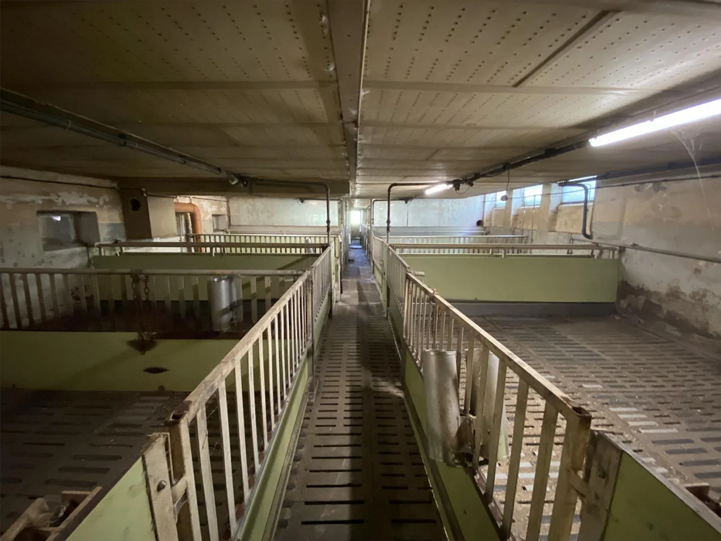 Propriété commerciale spacieuse avec 638m² et 1578m² de terrain - Photo 4 sur 8