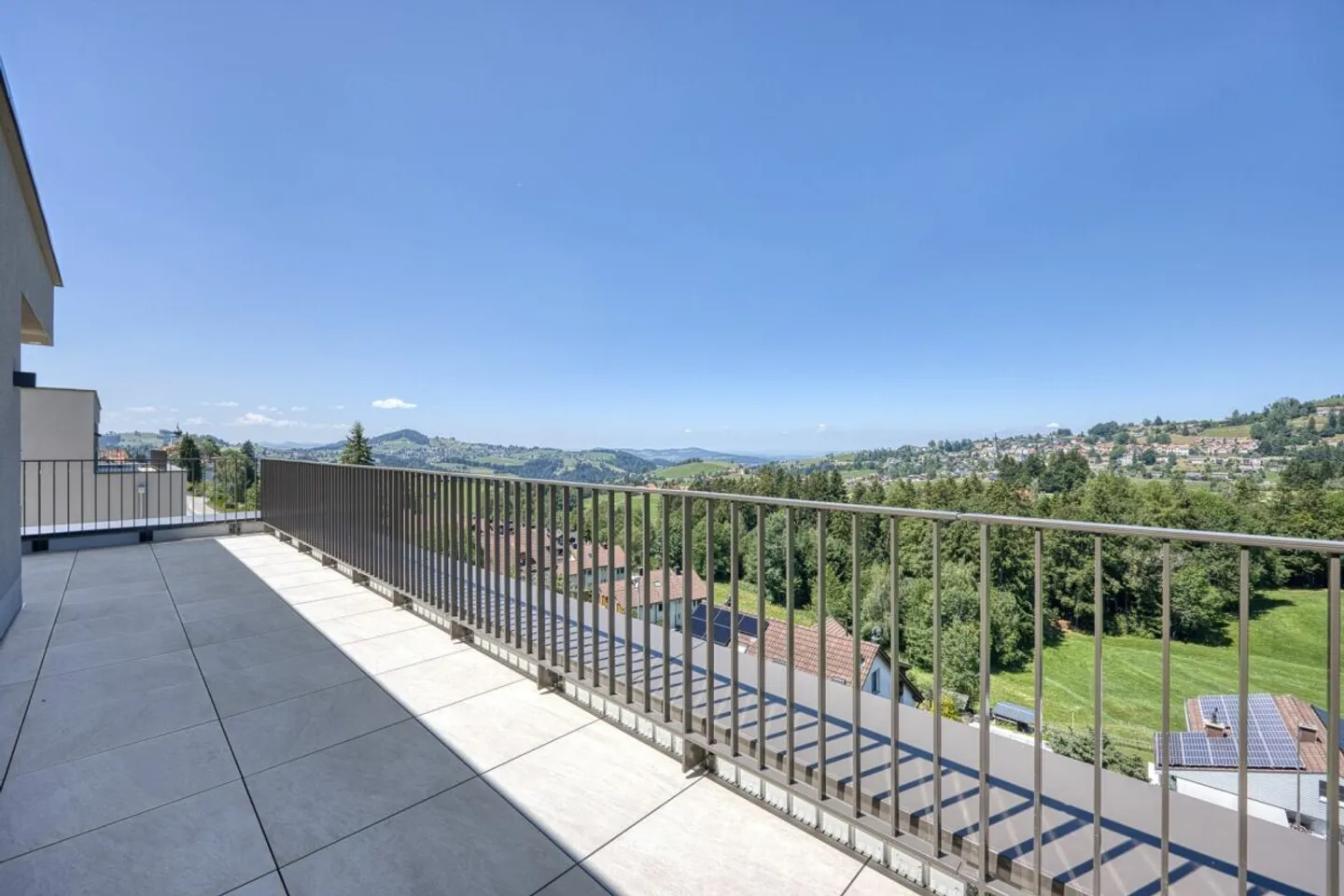 NEW BUILD - Exclusive 4.5-room penthouse apartment with spacious terrace and beautiful view - Photo 1 of 13