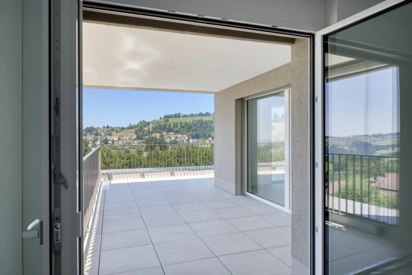NEW BUILD - Exclusive 4.5-room penthouse apartment with spacious terrace and beautiful view - Photo 2 of 13
