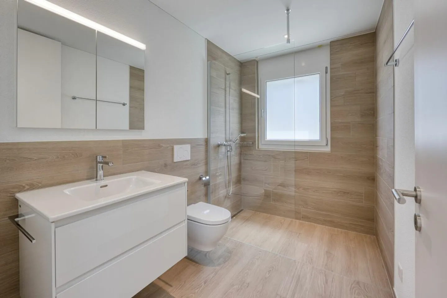 NEW BUILD - Exclusive 4.5-room penthouse apartment with spacious terrace and beautiful view - Photo 9 of 13