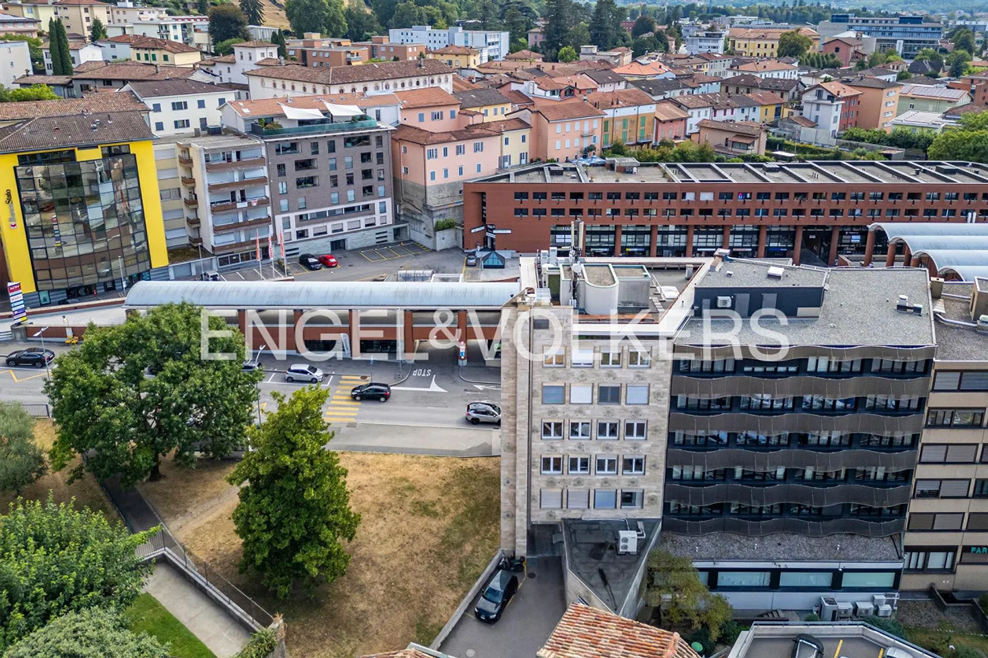 Office building and commercial spaces - Photo 2 of 5