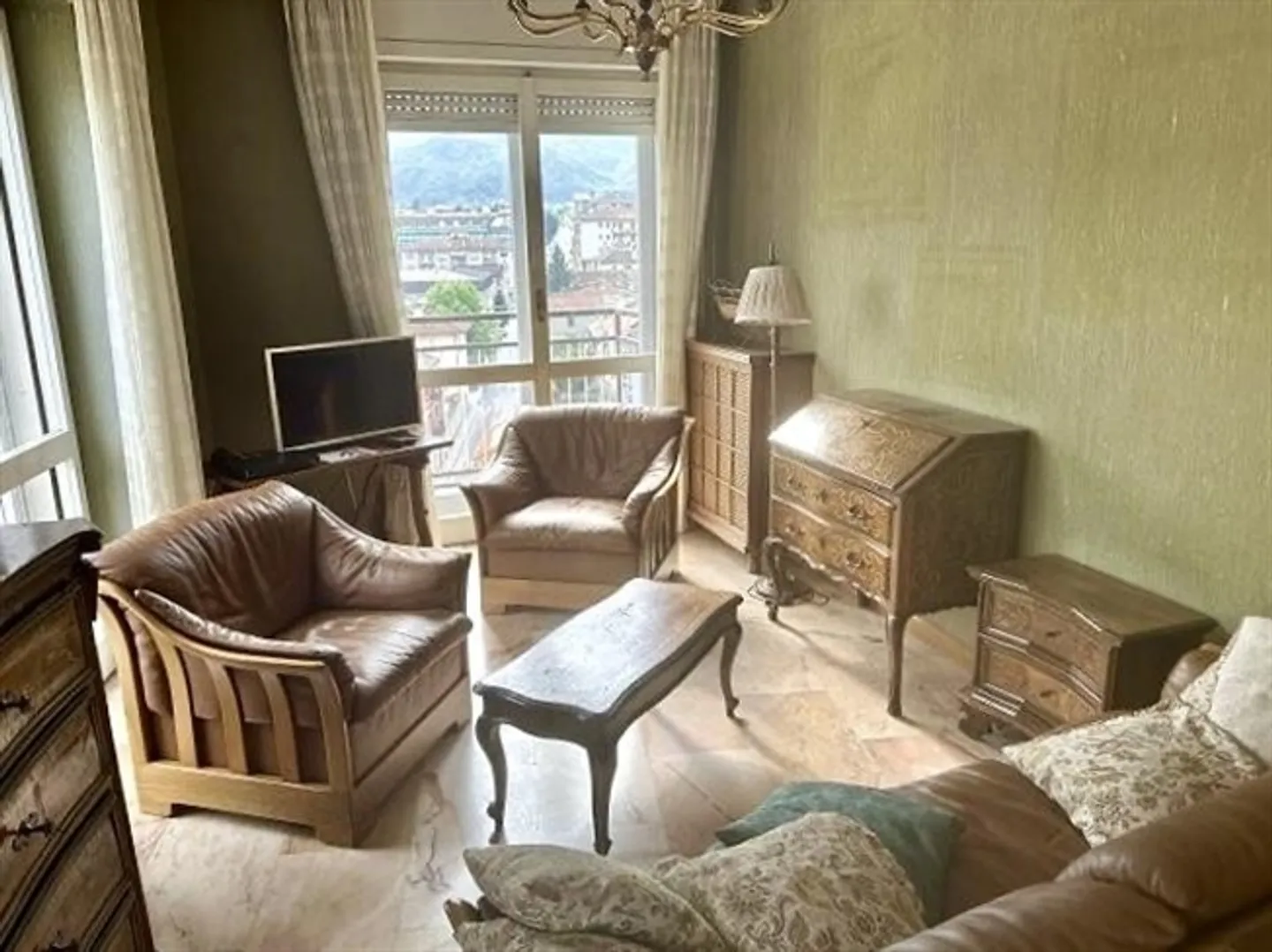 «4 1/2-Zimmer-Dachwohnung an sehr ruhiger, sonniger Aussichtslage / appartamento ultimo piano di 4 1/ 2 locali molto tranquillo, soleggiata bella vista» - Foto 7 von 20
