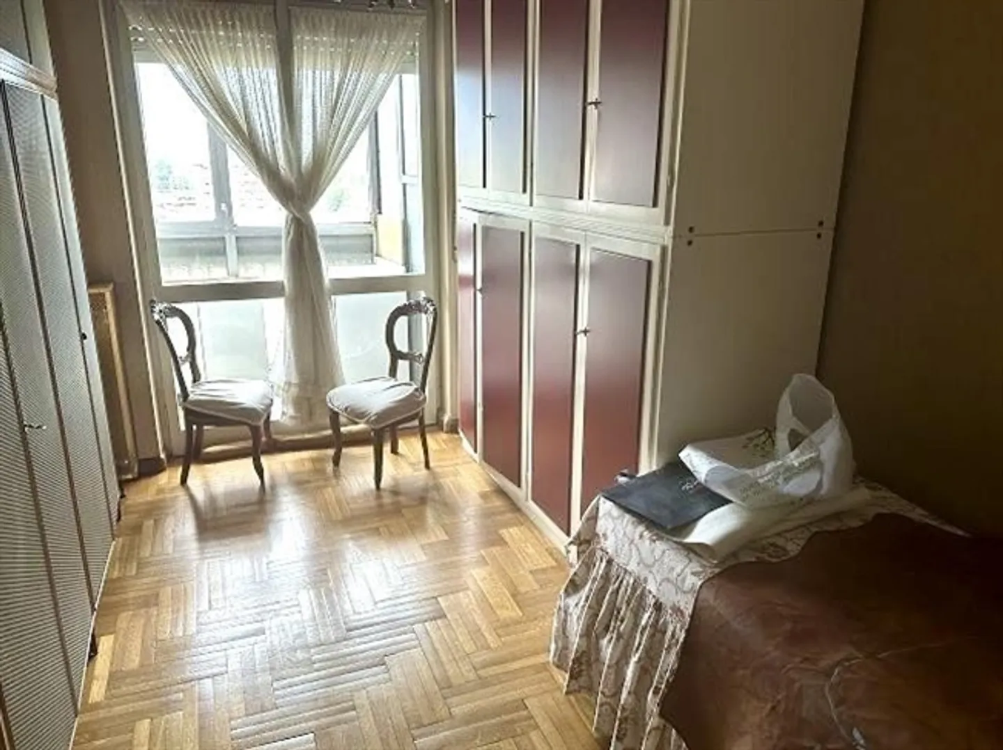 «4 1/2-Zimmer-Dachwohnung an sehr ruhiger, sonniger Aussichtslage / appartamento ultimo piano di 4 1/ 2 locali molto tranquillo, soleggiata bella vista» - Foto 11 von 20
