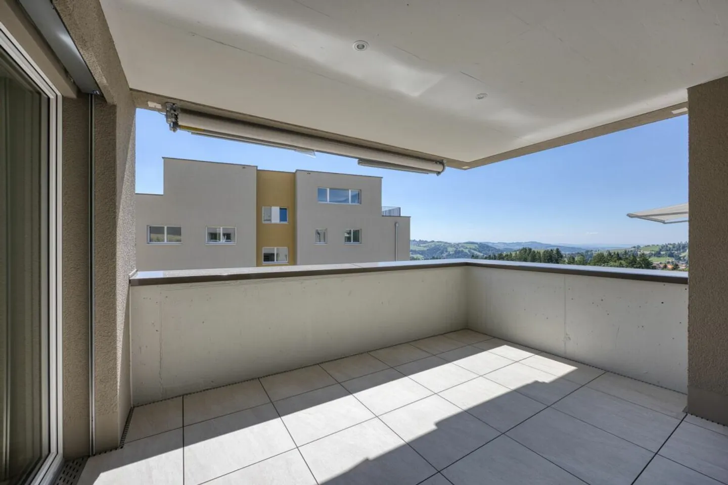 Appartement moderne avec vue imprenable - Photo 3 sur 5