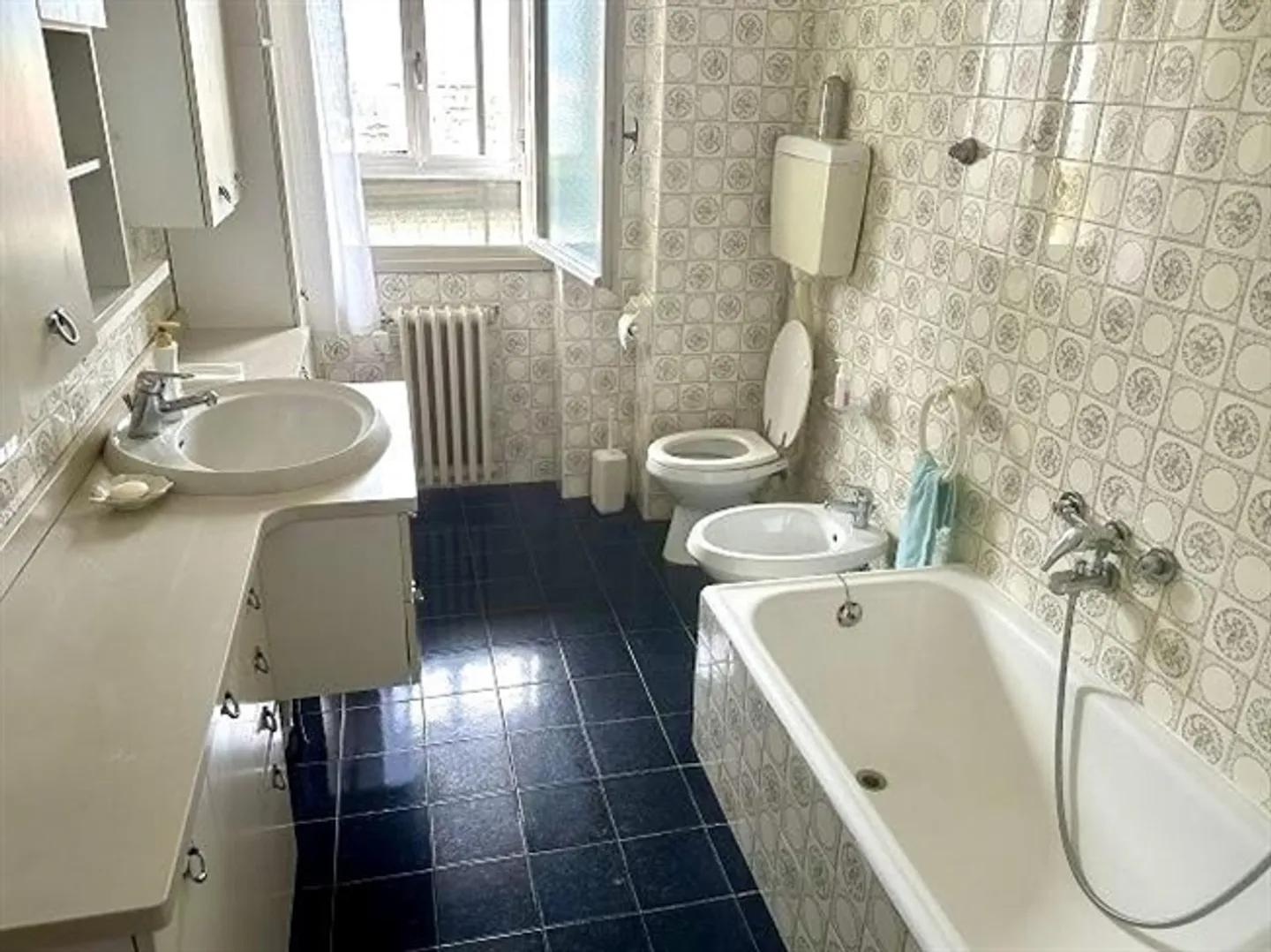 «4 1/2-Zimmer-Dachwohnung an sehr ruhiger, sonniger Aussichtslage / appartamento ultimo piano di 4 1/ 2 locali molto tranquillo, soleggiata bella vista» - Foto 13 von 20