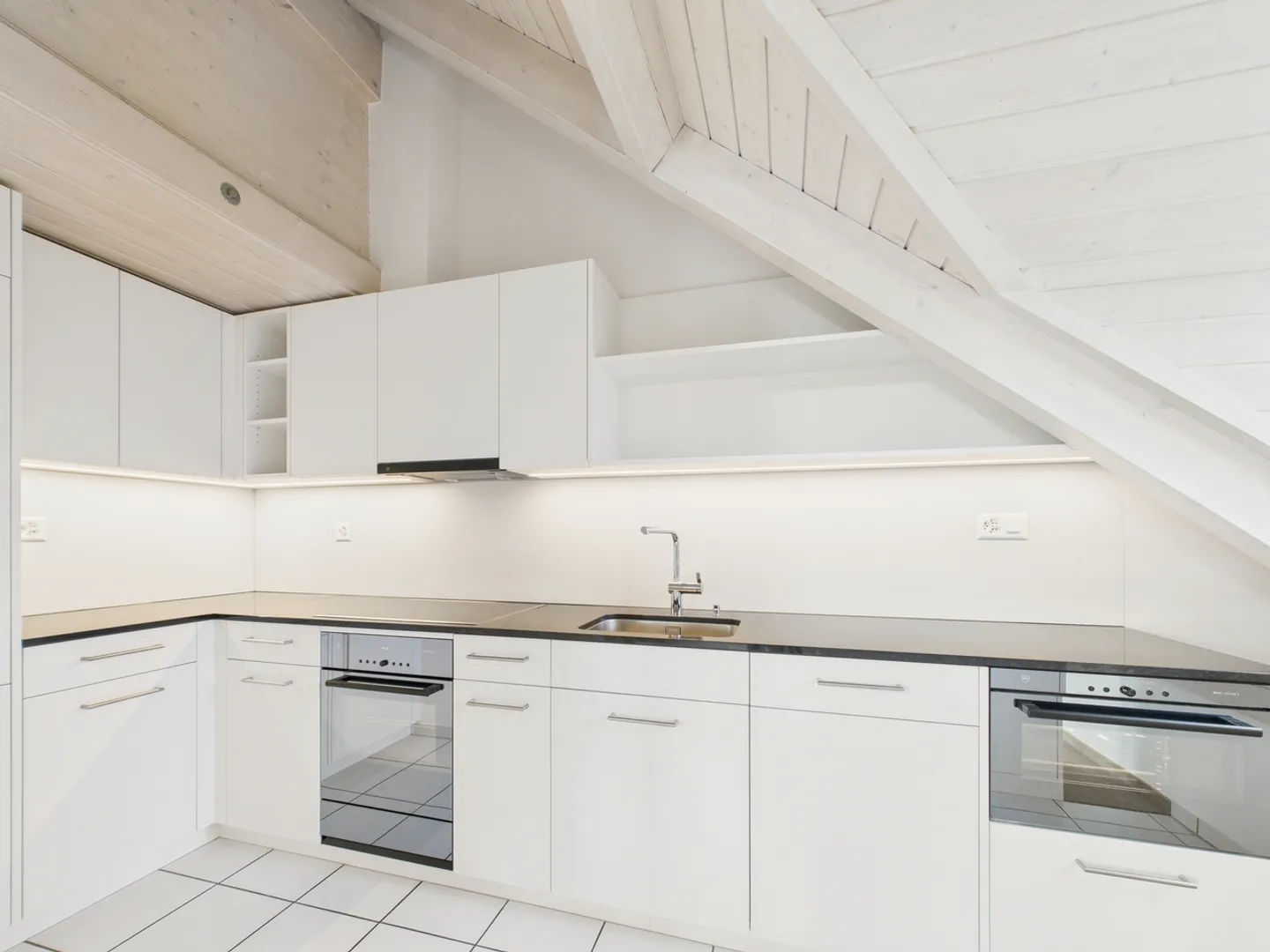 Modern 4.5-Room Penthouse with a View in Wigoltingen - Photo 6 of 12