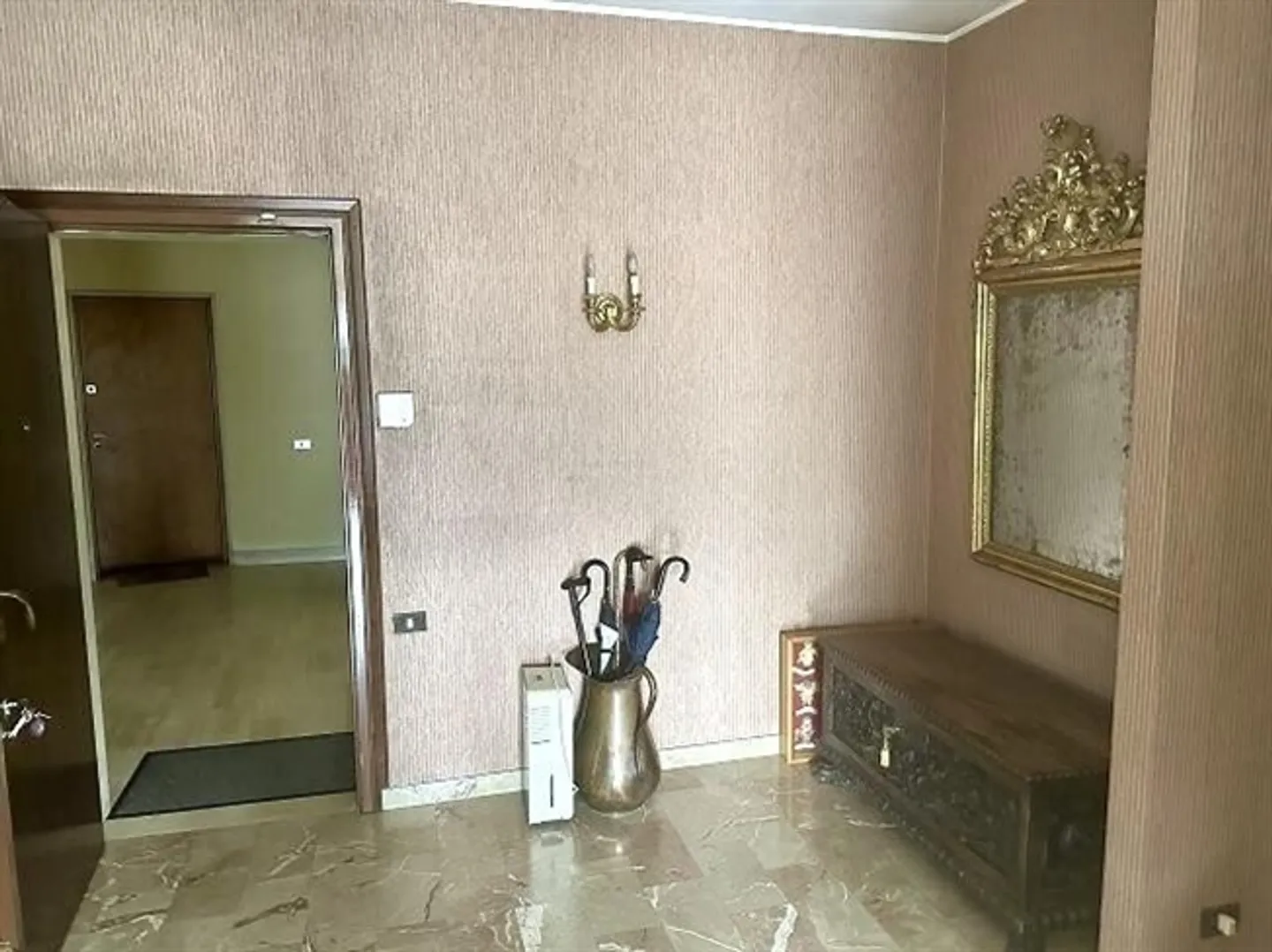 «4 1/2-Zimmer-Dachwohnung an sehr ruhiger, sonniger Aussichtslage / appartamento ultimo piano di 4 1/ 2 locali molto tranquillo, soleggiata bella vista» - Foto 14 von 20