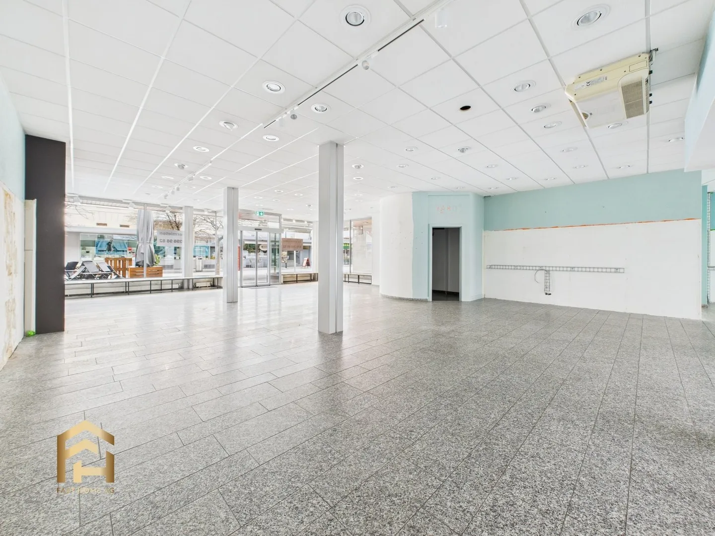 Proprietà commerciale attraente in posizione privilegiata sulla Bahnhofstrasse a Vis - Foto 2 di 13