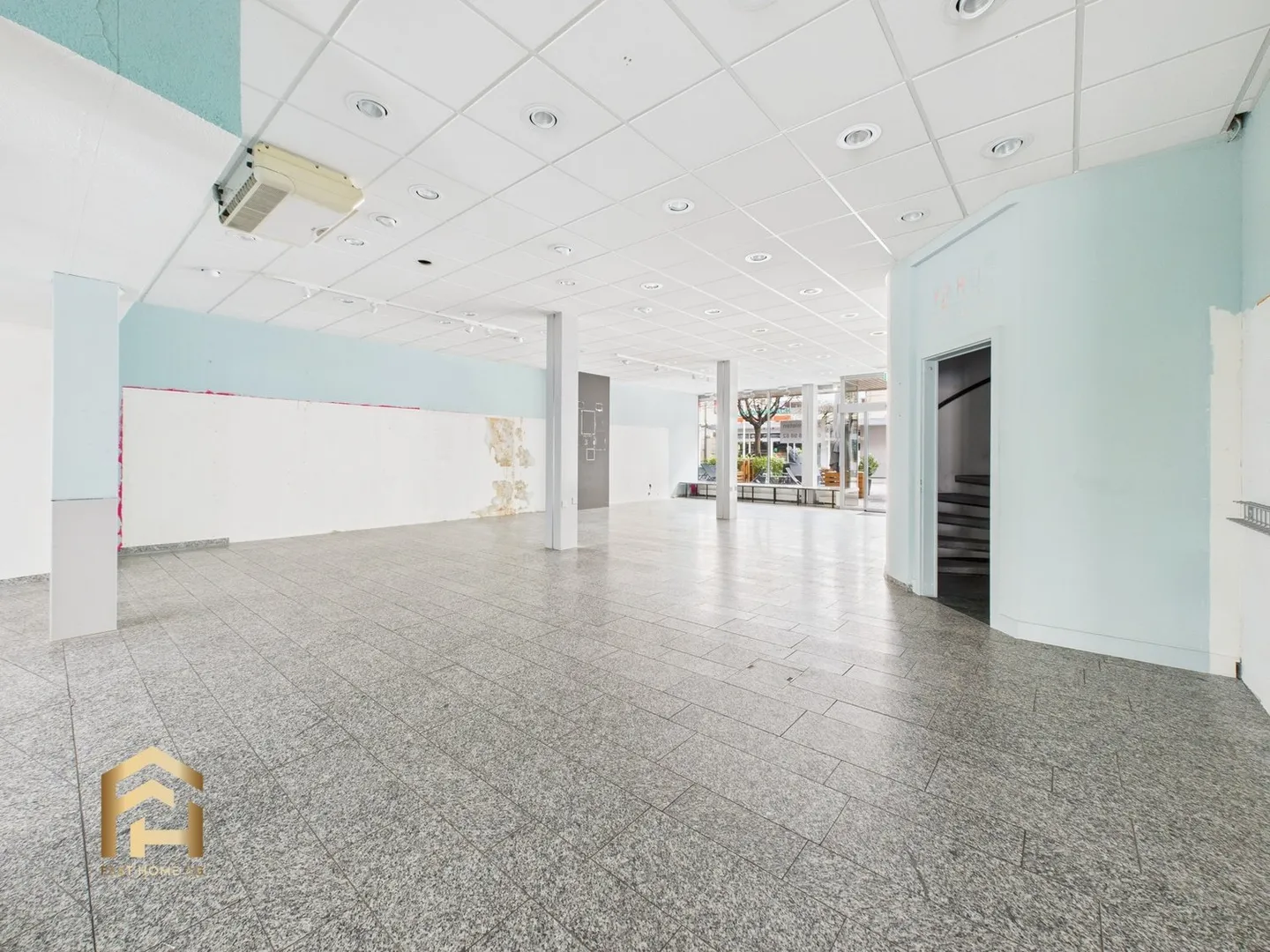 Proprietà commerciale attraente in posizione privilegiata sulla Bahnhofstrasse a Vis - Foto 3 di 13