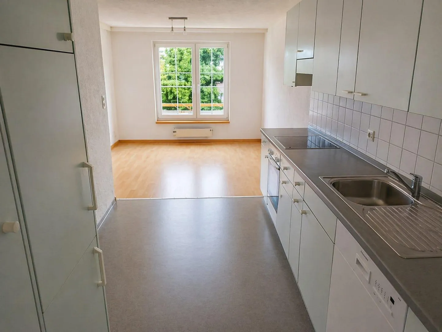 Grosszügige Wohnung mit Balkon - Foto 3 von 9