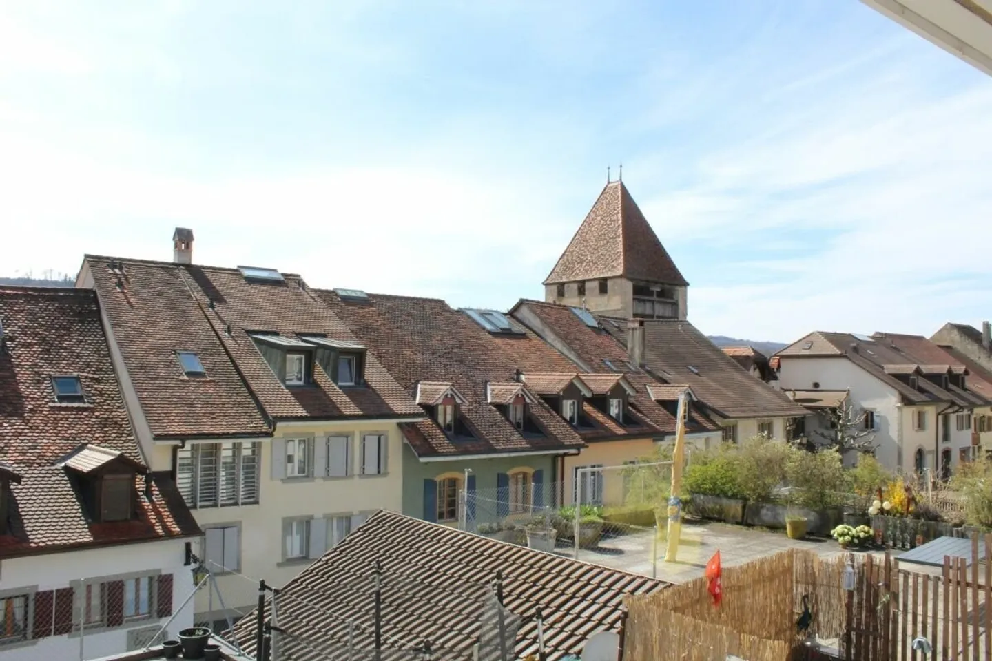 MIT GROSSER TERRASSE, SEHR GUT GELEGEN - Foto 2 von 11