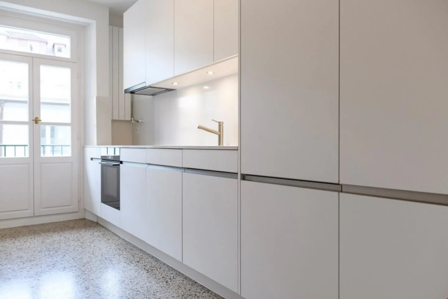 Appartamento luminoso in un edificio in stile storico nel quartiere di Bruch - Foto 3 di 9