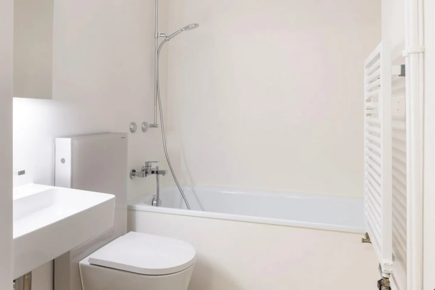 Appartamento luminoso in un edificio in stile storico nel quartiere di Bruch - Foto 4 di 9