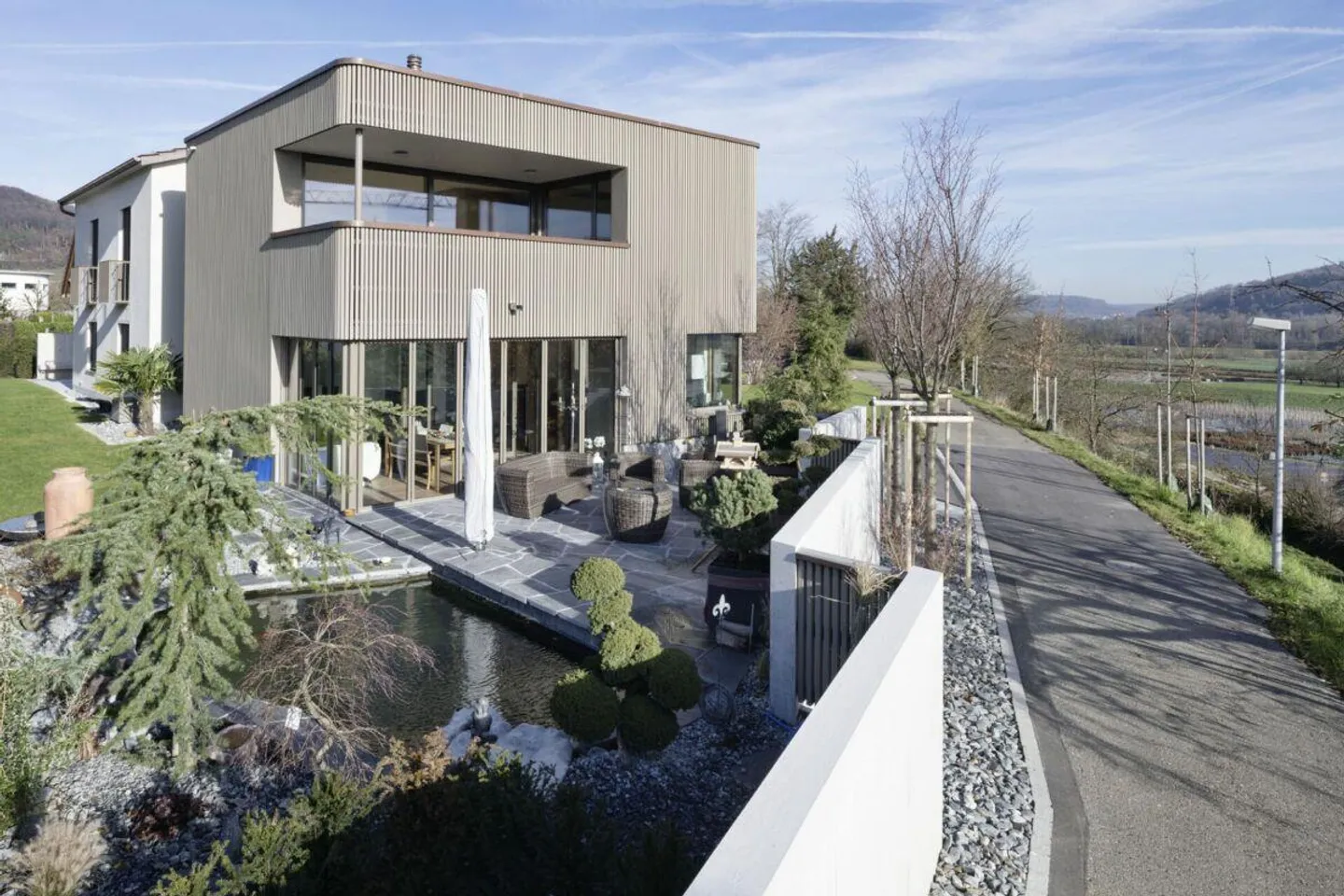 Architekturikone mit Pool- und Liftanlage in idyllischem Winzerdorf... - Foto 1 von 19