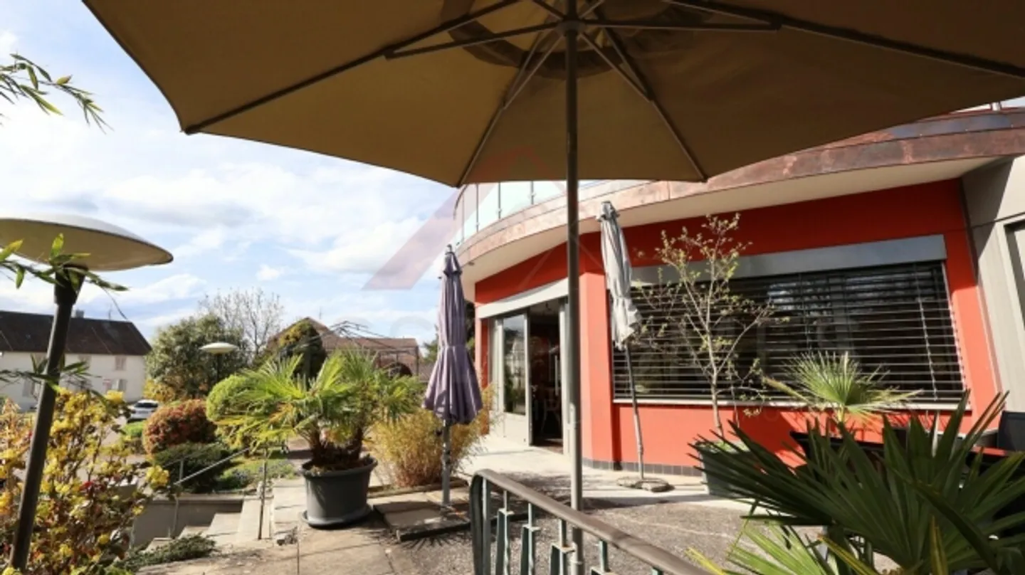 Proprietà residenziale e commerciale a Fahy (JU) - Fascino e potenziale per vivere e lavorare nello stesso posto - Foto 1 di 20