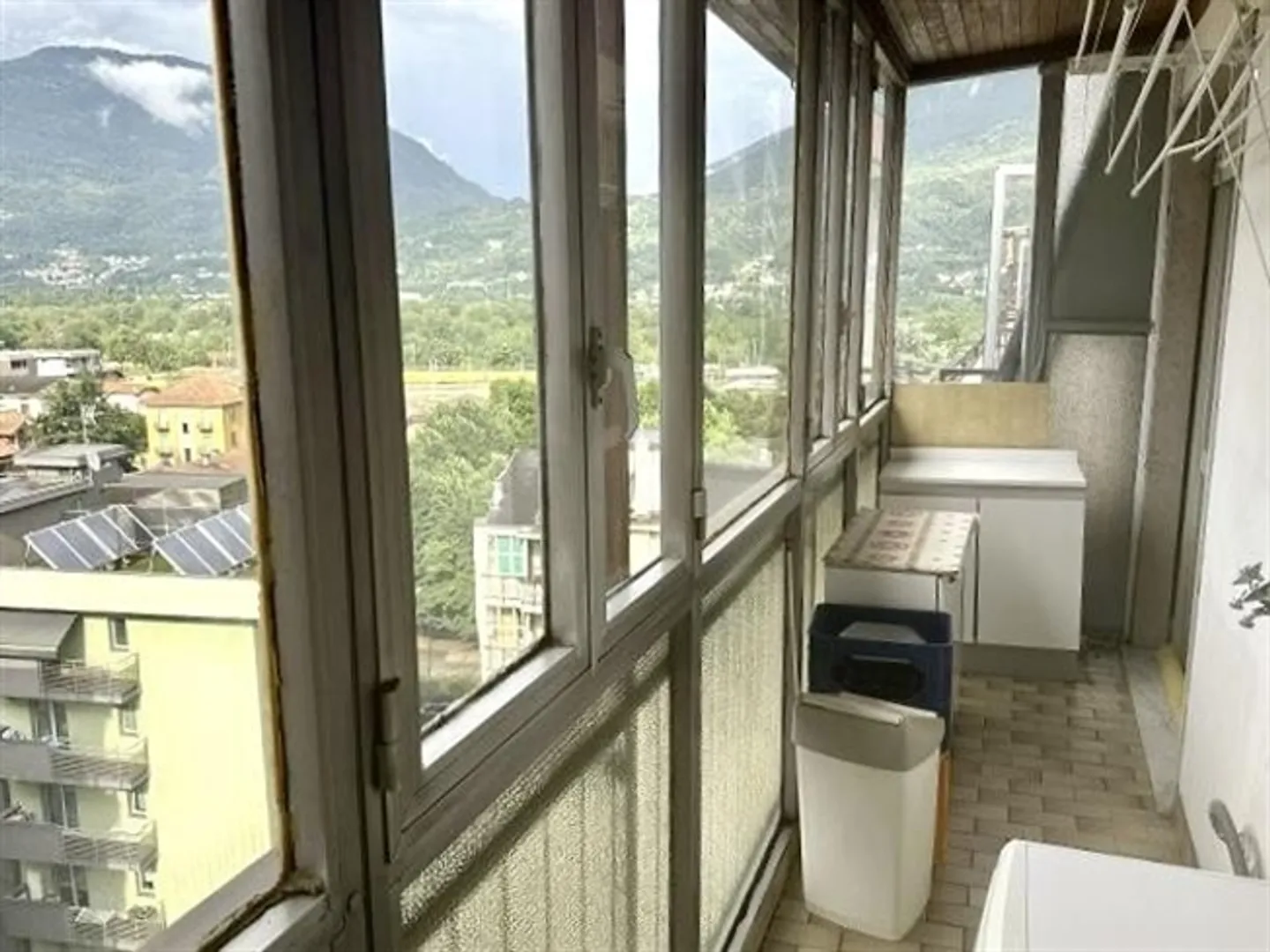 «4 1/2-Zimmer-Dachwohnung an sehr ruhiger, sonniger Aussichtslage / appartamento ultimo piano di 4 1/ 2 locali molto tranquillo, soleggiata bella vista» - Foto 17 von 20