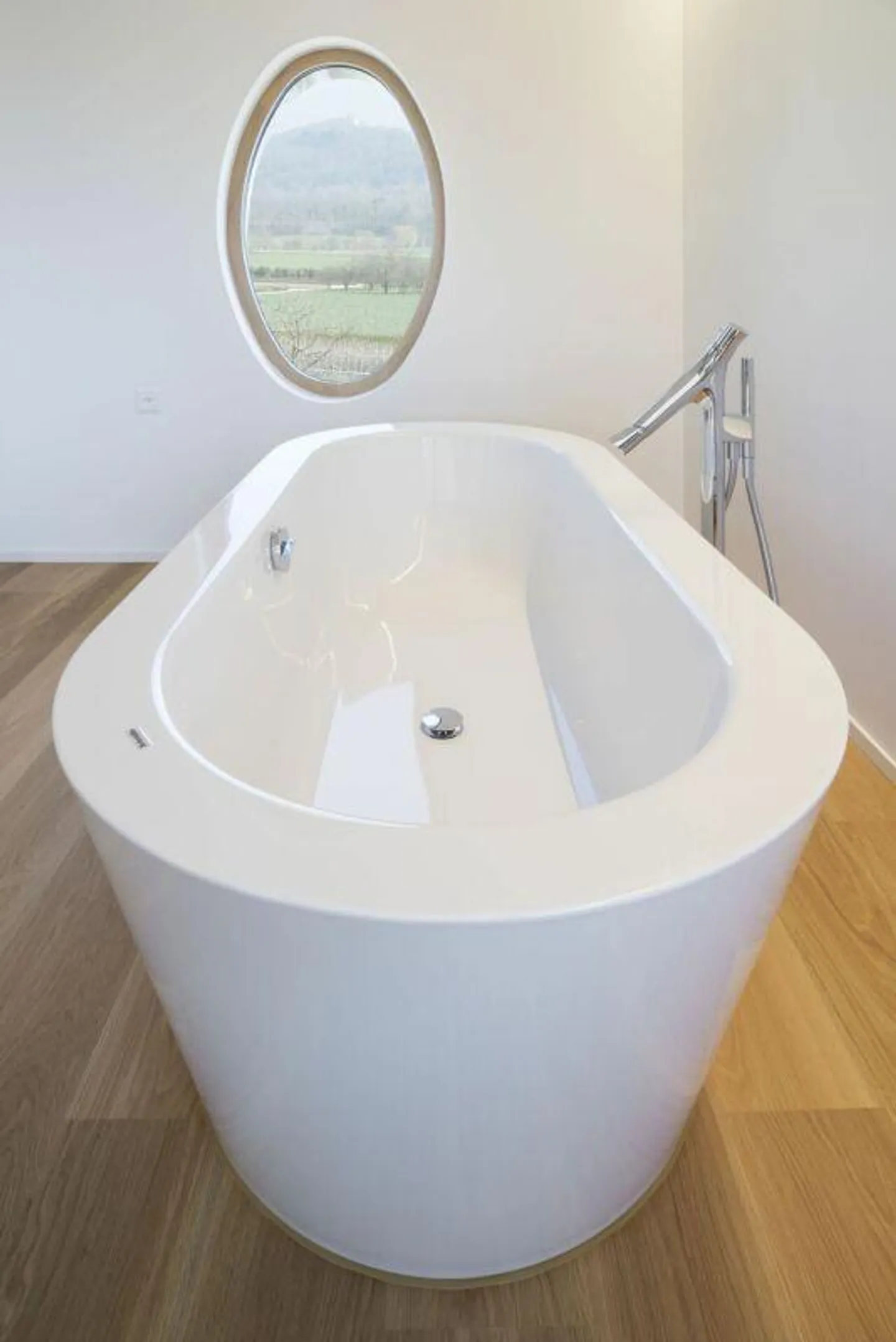 Architekturikone mit Pool- und Liftanlage in idyllischem Winzerdorf... - Foto 12 von 19
