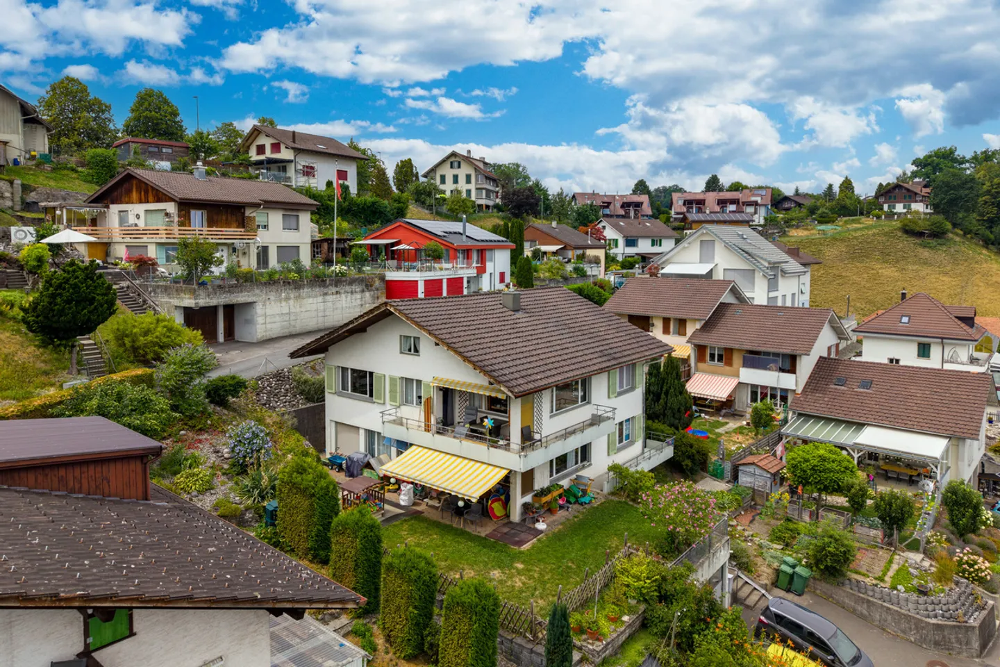 Vivere con vista: Casa con 2 appartamenti e grande giardino - Foto 2 di 11