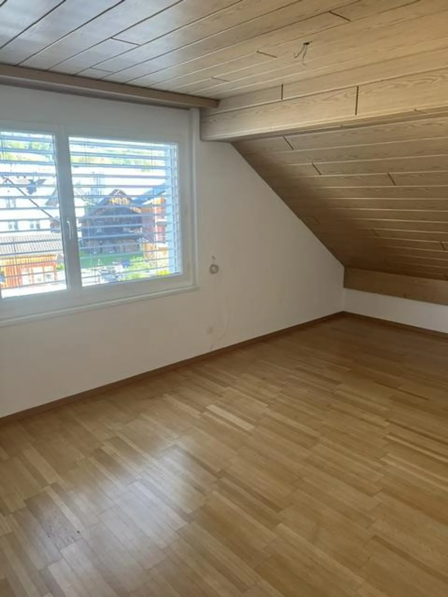 Charmante Dachwohnung mit Balkonen - Foto 7 von 11