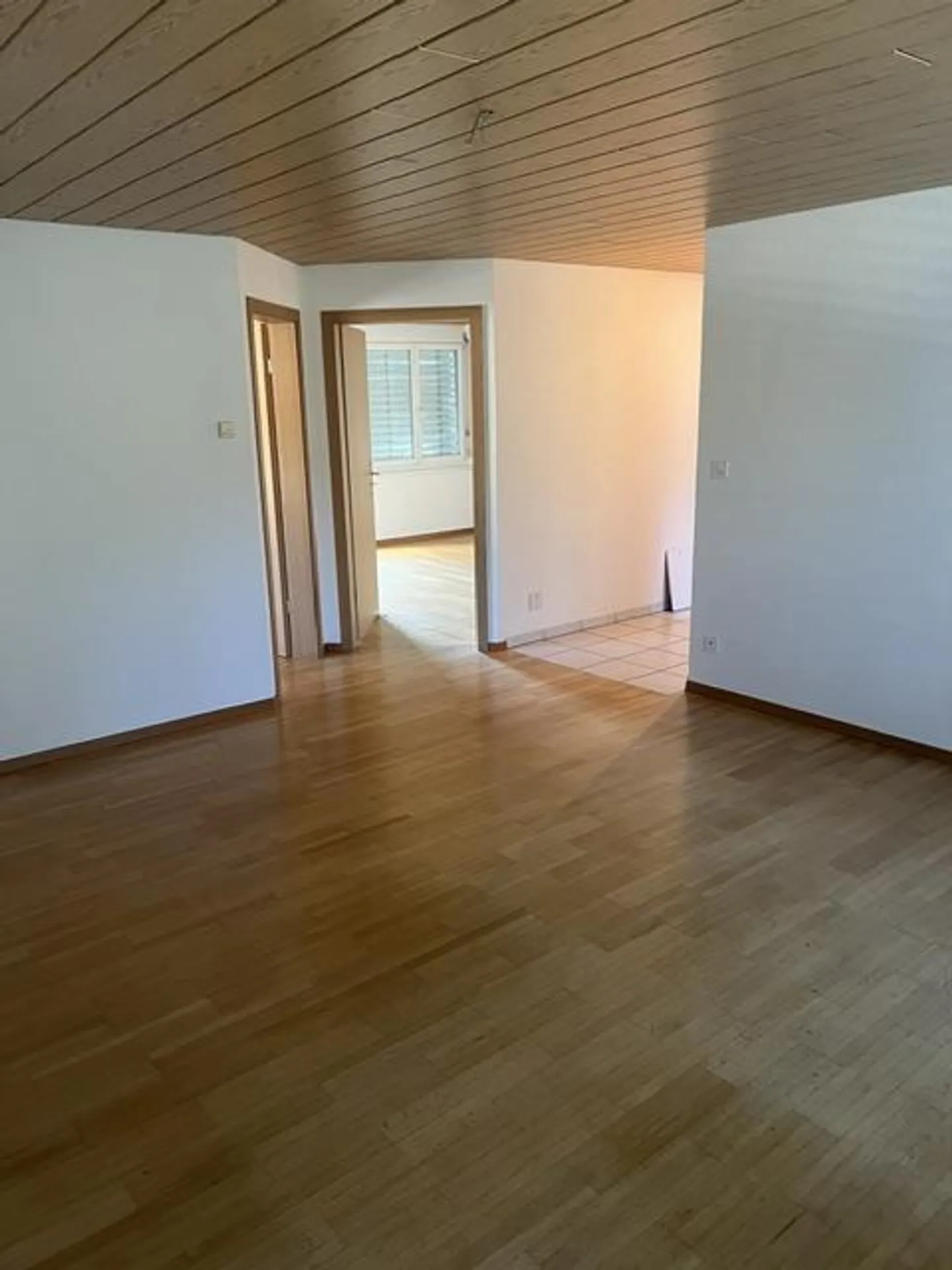 Charmante Dachwohnung mit Balkonen - Foto 10 von 11