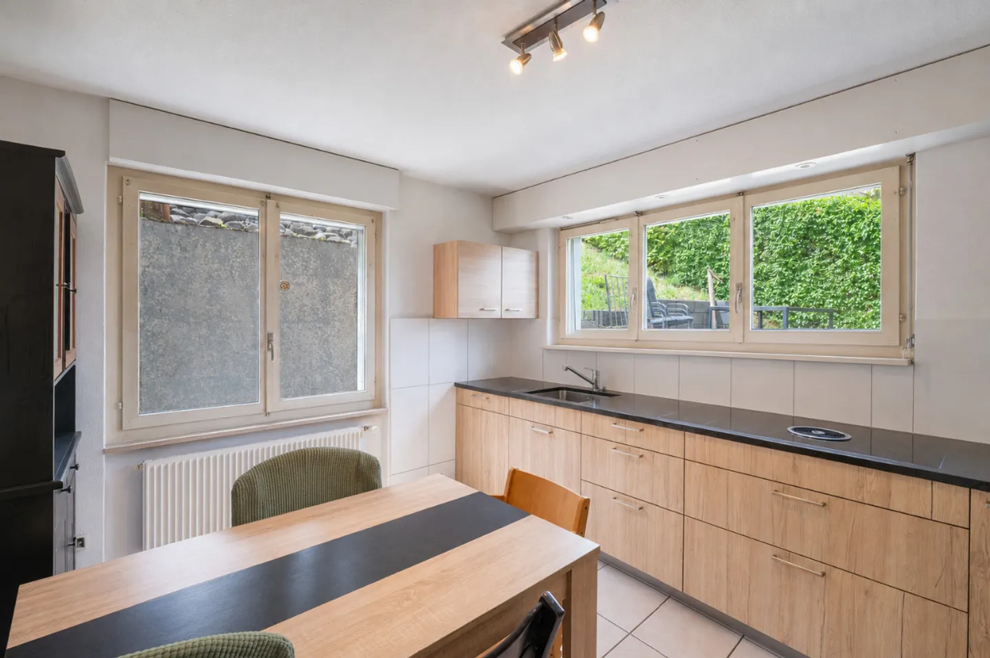 Vivere con vista: Casa con 2 appartamenti e grande giardino - Foto 5 di 11